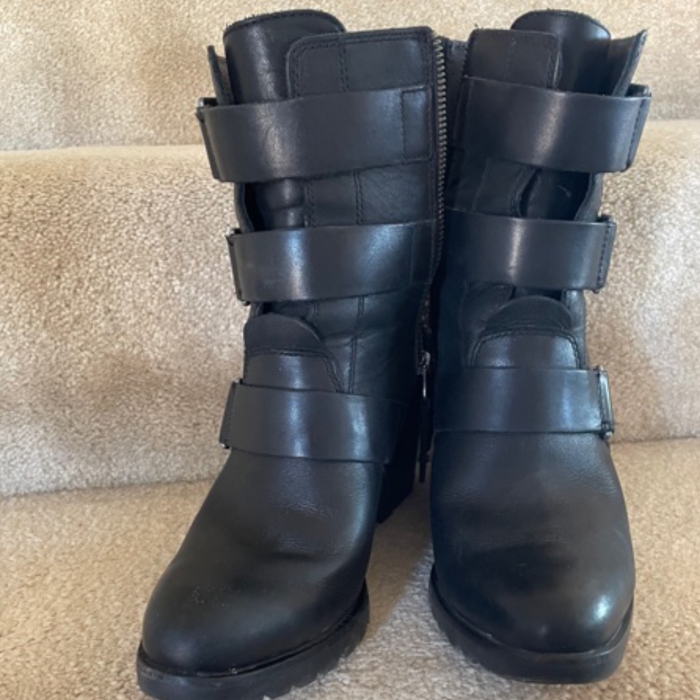 Sorel Black Wedge Dress Boots Size 9.5